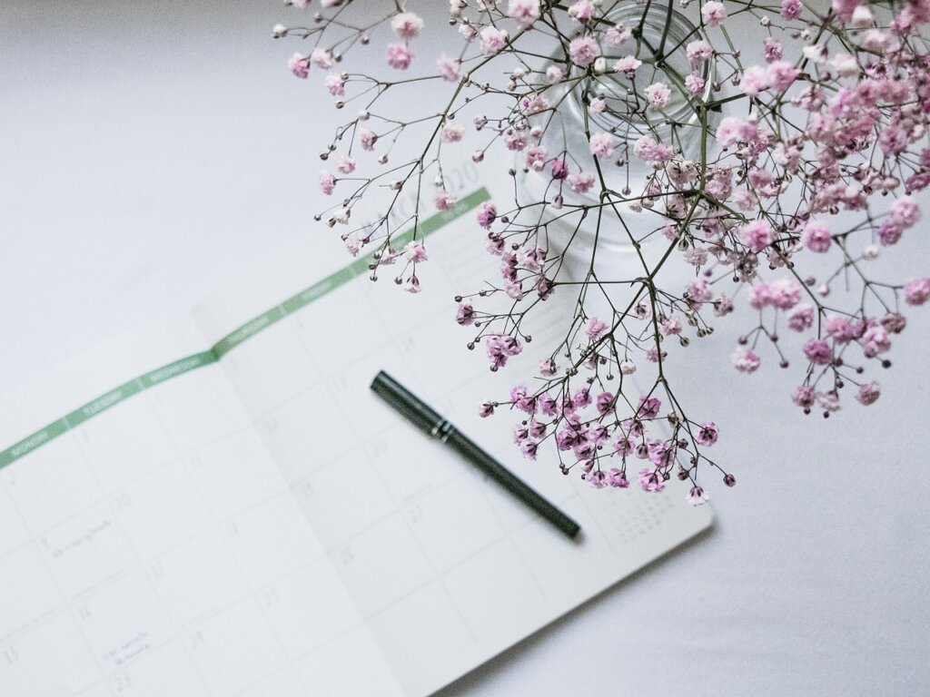 calendar with air conditioner maintenance schedule marked