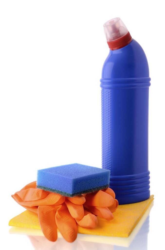 laundry detergent pods and oxygen bleach cleaner on shelf comparison