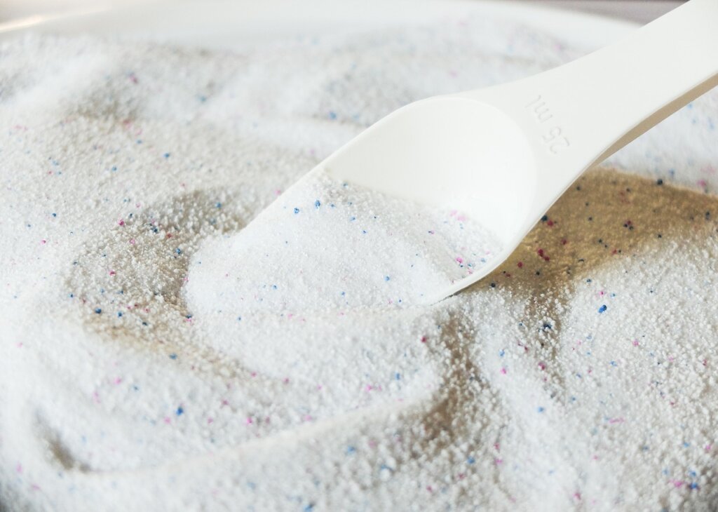 laundry detergent measuring cap with correct amount